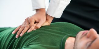 Anaphylaxie : Causes, Symptômes et Traitement Réanimation cardiopulmonaire (RCP) pratiquée sur un patient en choc anaphylactique